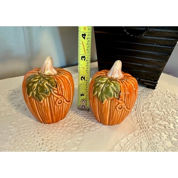 Pumpkin Salt & Pepper Shaker Set Holiday Fall Thanksgiving Decor - Picture 4 of 5